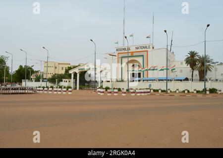 Niamey. 10. Aug. 2023. Dieses Foto wurde am 6. August 2023 aufgenommen und zeigt das Gebäude der Nationalversammlung von Niger in Niamey, der Hauptstadt von Niger. Kredit: Xinhua/Alamy Live News Stockfoto