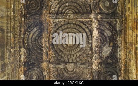 Lotus auf dem Gipfel der Mandapa des antiken Shri Tarakeshwara Swami Tempels, Hangal, Haveri, Karnataka, Indien Stockfoto