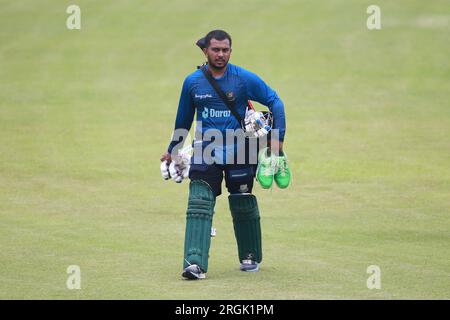 Zakir Hasan nimmt während der bangladeschischen nationalen Cricketspieler an der Übungssitzung im Sher-e-Bangla National Cricket Stadium in Mirpur, Dhaka, Bangladesch, Teil. Stockfoto