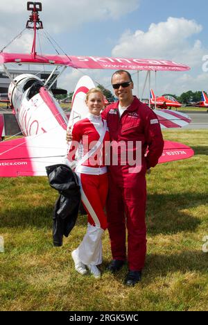 AeroSuperBatics Ltd. Die britischen Mitglieder Stella Guilding und Dave Barrell bei der Biggin Hill Airshow Stockfoto