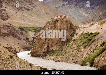 Indien, Ladakh, Zanskar, Kloster Bardan Dogpa/Kargyud über dem Fluss Lungnak Chu Stockfoto