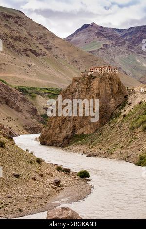 Indien, Ladakh, Zanskar, Kloster Bardan Dogpa/Kargyud über dem Fluss Lungnak Chu Stockfoto