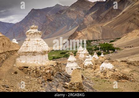 Indien, Ladakh, Zanskar, Zangla, Alter Palast, Chorten Stockfoto