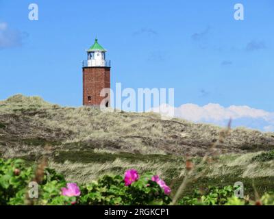 Die achteckige Kreuzmarkenleuchte Rotes Kliff steht am nördlichen Ende des Roter Kliff nordwestlich von Kampen auf der Insel Sylt Stockfoto