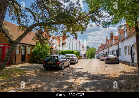 Häuser auf der Village Street, Audley End, führt zum St Marks College in der Nähe von Audley End House, Saffron Waldron Stockfoto