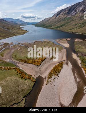 loch etive in glen etive schottland von seinem nördlichen Ende aus hat man einen erhöhten, vertikalen Panoramablick Stockfoto