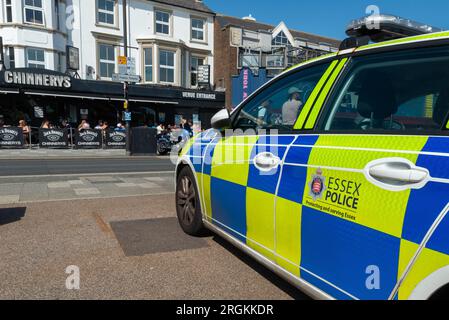 Southend on Sea, Essex, Großbritannien. 10. Aug. 2023. Ab heute 12:00 wurde aufgrund der Befürchtungen eines wiederholten TikTok „Southend Motive“-Zwischenfalls eine 48-stündige Streuungsordnung eingeführt. Die Polizei hat sich um die Küste positioniert Stockfoto