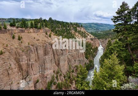 Yellowstone River in der Nähe der Narrows, Yellowstone-Nationalpark, Wyoming, Vereinigte Staaten von Amerika Stockfoto