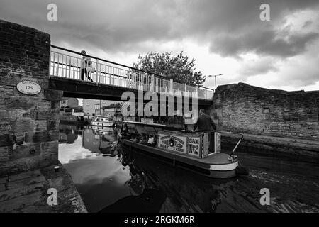 SKIPTON CANAL UND BARGES TOR ZU DEN DALES NORTH YORKSHIRE Stockfoto