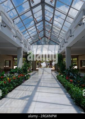 Josip Broz Tito Mausoleum im Haus der Blumen in Belgrad, Serbien. August 2023. Stockfoto