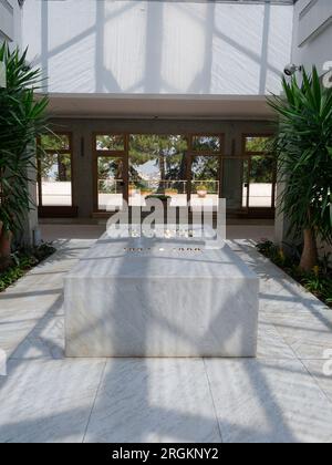 Josip Broz Tito Mausoleum im Haus der Blumen in Belgrad, Serbien. August 2023. Stockfoto