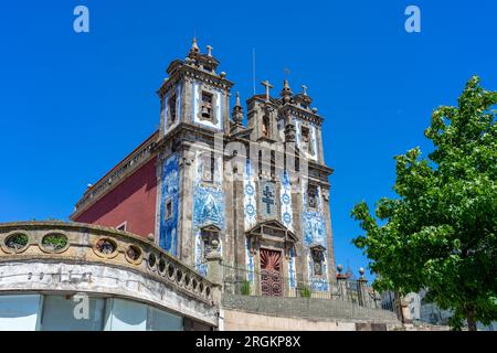 Kirche St. Ildefonso in Porto Portgal mit wunderschönen berühmten Asulejos-Fliesen. Stockfoto