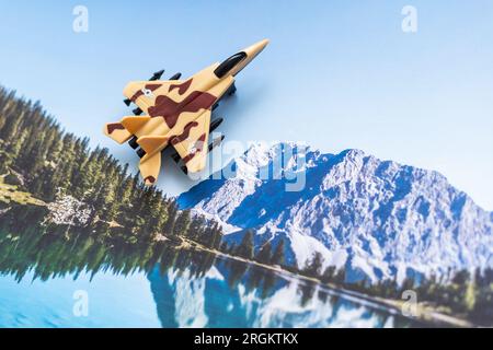 Militärflugzeug fliegt über die Berggipfel. 3D Flugzeugabfertigung. Luftlandschaft von British Columbia, Kanada. 3D Abbildung Stockfoto