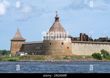 SHLISSELBURG, RUSSLAND - 29. JULI 2023: Alte Festung Oreshek an einem sonnigen Juli-Tag Stockfoto