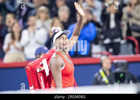 07. August 2023: Venus Williams (USA) winkt während des Spiels der WTA National Bank Open in der ersten Runde im IGA-Stadion in Montreal, Quebec, der Menge von Montreal zu. Daniel Lea/CSM Stockfoto