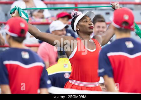 07. August 2023: Venus Williams (USA) zieht sich vor dem Spiel der WTA National Bank Open in der ersten Runde im IGA Stadium in Montreal, Quebec, in die Aufwärmphase. Daniel Lea/CSM Stockfoto