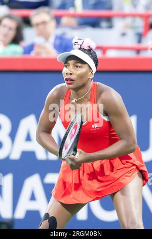 07. August 2023: Venus Williams (USA) wartet auf einen Aufschlag während des Spiels der WTA National Bank Open in der ersten Runde im IGA Stadium in Montreal, Quebec. Daniel Lea/CSM Stockfoto