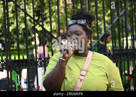 Botschaft Frankreichs, London, Großbritannien. 10. Aug. 2023. Antiimperialistische Demonstrationen sagen Nein zu Macron und seinen imperialistischen Puppen, Macky Sall. Nein zum Krieg gegen Niger, ECOWAS/imperialistische Truppen außerhalb Afrikas. Kredit: Siehe Li/Picture Capital/Alamy Live News Stockfoto