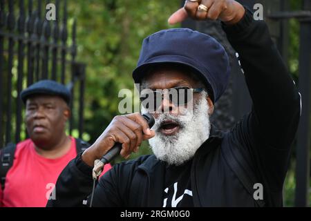Botschaft Frankreichs, London, Großbritannien. 10. Aug. 2023. Antiimperialistische Demonstrationen sagen Nein zu Macron und seinen imperialistischen Puppen, Macky Sall. Nein zum Krieg gegen Niger, ECOWAS/imperialistische Truppen außerhalb Afrikas. Kredit: Siehe Li/Picture Capital/Alamy Live News Stockfoto