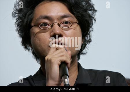 Tokio, Japan. 10. Aug. 2023. Der kambodschanisch-französische Regisseur Davy Chou nimmt am Donnerstag, den 10. August 2023, an einer Grußbühne für den Film „Zurück nach Seoul“ in Tokio, Japan, Teil. Foto: Keizo Mori/UPI Credit: UPI/Alamy Live News Stockfoto