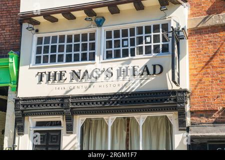 Shrewsbury, England – August 10 2023: Frontage zum Nag's Head Public House auf Wyle Cop in der Stadt Shrewabury, Shropshire Stockfoto