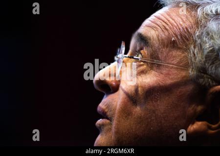 Bogota, Kolumbien. 10. Aug. 2023. Der ehemalige kolumbianische Präsident Alvaro Uribe Velez nimmt am 10. August 2023 an einer Veranstaltung Teil, bei der die Kandidaten für den rat der politischen Partei von Bogota, Centro Democratico, bekannt gegeben werden. Foto: Sebastian Barros/Long Visual Press Credit: Long Visual Press/Alamy Live News Stockfoto