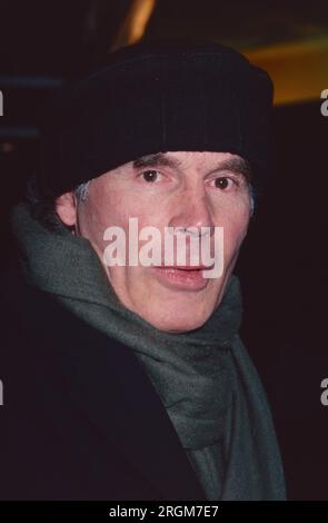 Brice Marden ist verstorben. Brice Marden nimmt am 1. März 2000 am Loews E-Walk in New York City an der Premiere von „Agnes Browne“ Teil. Foto: Henry McGee/MediaPunch Stockfoto