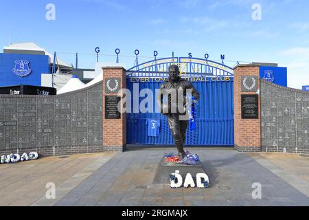 Eine Statue von Dixie Dean footballer und Torschütze außerhalb Goodison Park in England. Feiert es seinen Beitrag zu Everton Football Club. Stockfoto