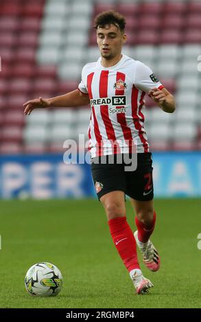 Niall Huggins von Sunderland während des Carabao Cup First Round North Spiels zwischen Sunderland und Crewe Alexandra am Dienstag, den 8. August 2023 im Stadium of Light in Sunderland. (Foto: Michael Driver | MI News) Guthaben: MI News & Sport /Alamy Live News Stockfoto