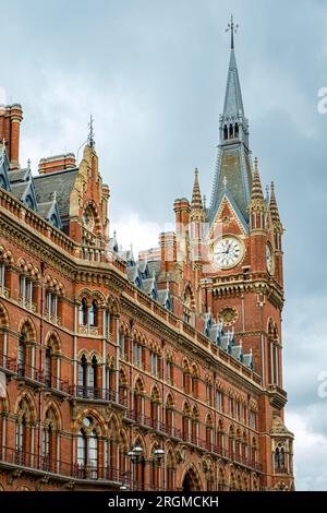 Architektonische Details, St Pancras Renaissance London Hotel, Euston Road, London, England Stockfoto