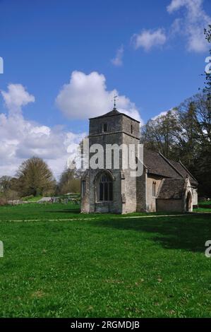 St. Michael & St. Martin's Kirche im Dorf Eastleach Martin in Gloucestershire, Großbritannien Stockfoto