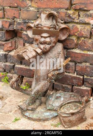 Kleine Metallskulptur Hewelion der Löwe vor dem Bernsteinmuseum von Danzig, Polen, Europa, EU Stockfoto