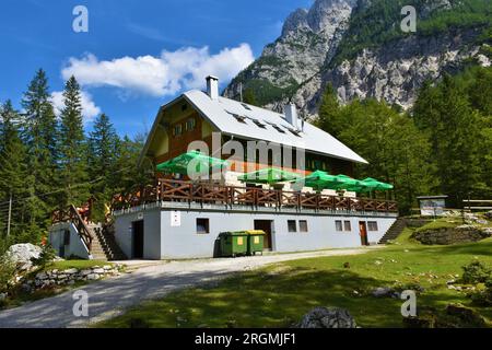 Aljazev dom im Vrata-Tal in den Julian alps ad Triglav National Park, Slowenien Stockfoto