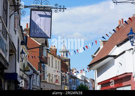 Pub-Schild und alte Gebäude in Bucklersbury, Hitchin, Hertfordshire, Großbritannien Stockfoto