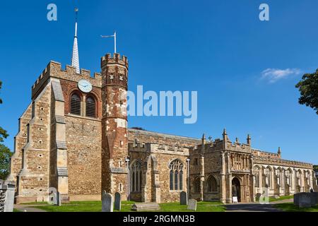 Das Äußere der historischen St. Mary's Kirche in Hitchin, Hertfordshire, England, mit Turm aus dem 12. Jahrhundert Stockfoto