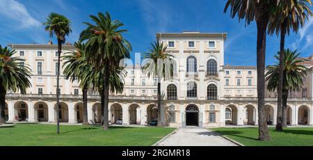 Rom, Latium, Italien, Eine Landschaft der Gallerie Nazionali di Arte Antica (Palazzo Corsini alla Lungara) mit Garten. Stockfoto