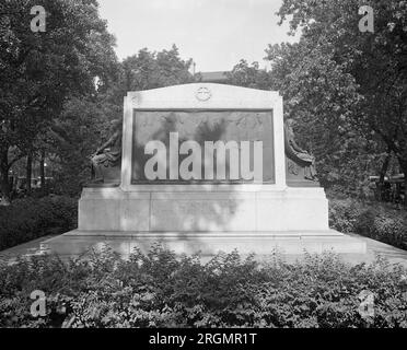 Das Foto zeigt das Denkmal „Nonnen des Schlachtfelds“ zu Ehren katholischer Nonnen, die während des Bürgerkriegs Krankenschwestern waren. Es befindet sich in der Rhode Island Avenue und M Street, N. W. in Washington, D.C. Ca. 1916-1917 Stockfoto