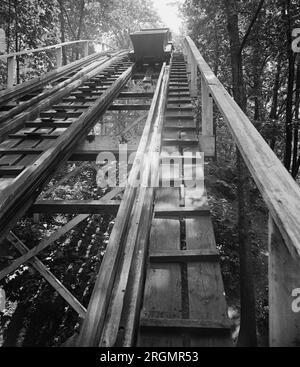 Eine hölzerne Achterbahn im Vergnügungspark Glen Echo ca. 1916-1917 Stockfoto