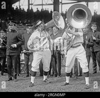 Washington Senators Spieler Al Schacht & Nick Altrock unterhalten Fans der World Series ca. 1924 Stockfoto