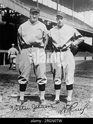 1924 Washington Senatoren: Pitcher Walter Johnson und Catcher Muddy Ruel Stockfoto