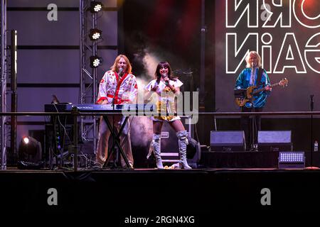 Sydney, Australien - 9. 2022. April - die Abba-Tribute-Band Bjorn tritt am 9. April 2022 erneut auf der Royal Randwick Stage in Sydney, Australien auf. Stockfoto