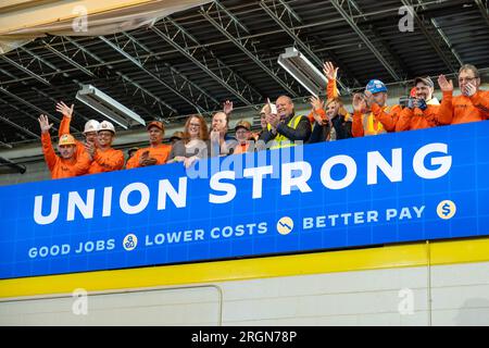 Bericht: Präsident Joe Biden besucht LiUNA Training Center (2023) – Präsident Joe Biden gibt am Mittwoch, den 8. Februar 2023, eine Stellungnahme zur Wirtschaft im LiUNA Training Center in DeForest, Wisconsin. Stockfoto