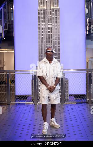 Ja Rule beleuchtet das Empire State Building in der Aufnahme des 50. Jahrestags von Hip-Hop im Empire State Building am 10. August 2023 in New York City. (Foto: Vanessa Carvalho) Kredit: Brazil Photo Press/Alamy Live News Stockfoto