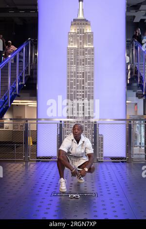 Ja Rule beleuchtet das Empire State Building in der Aufnahme des 50. Jahrestags von Hip-Hop im Empire State Building am 10. August 2023 in New York City. (Foto: Vanessa Carvalho) Kredit: Brazil Photo Press/Alamy Live News Stockfoto