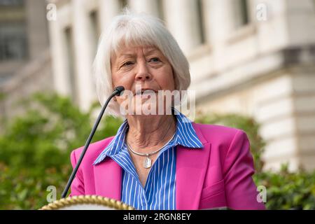 Bericht: Die Volksgartenzeremonie feiert das USDA - Christie Vilsack beginnt die Woche der Anerkennung des öffentlichen Dienstes während einer Präsentation für Mitarbeiter und Freiwillige am Mittwoch, den 10. Mai 2023. Stockfoto