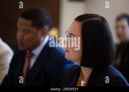 Bericht: Trade and Foreign Agricultural Affairs under Secretary Alexis Taylor anlässlich eines Treffens mit der First Lady von Burundi, Ndayishimiye, Angeline Ndayubaha, am 31. Januar 2023 im United States Department of Agriculture Whitten Building. Stockfoto