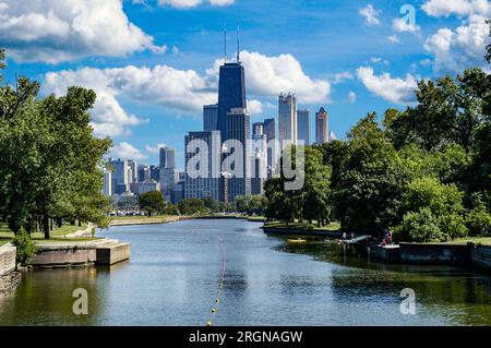 Blick auf die Skyline von Chicago aus dem Lincoln Park. Stockfoto