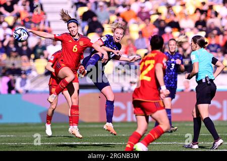 Wellington, Neuseeland, August 11. 2023: Aitana Bonmatí (Spanien 6) und Jackie Groenen (Niederlande 14) während des Viertelfinalspiels der FIFA Womens World Cup 2023 zwischen Spanien und Holland im Wellington Rectangular Stadium in Wellington, Neuseeland (Richard Callis/SPP) Stockfoto