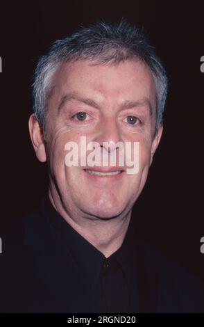 Der berühmte Friseur John Barrett nimmt am 25. März 1999 an der Eröffnungsnacht von „Closer“ im Music Box Theatre in New York City Teil. Foto: Henry McGee/MediaPunch Stockfoto