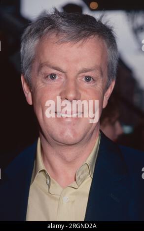 Der berühmte Friseur John Barrett nimmt am Eröffnungsabend von „Amy's View“ im Barrymore Theatre in New York City am 15. April 1999 Teil. Foto: Henry McGee/MediaPunch Stockfoto